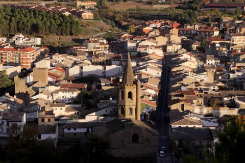 Vista aérea del pueblo de Sangüesa donde destaca la iglesia.