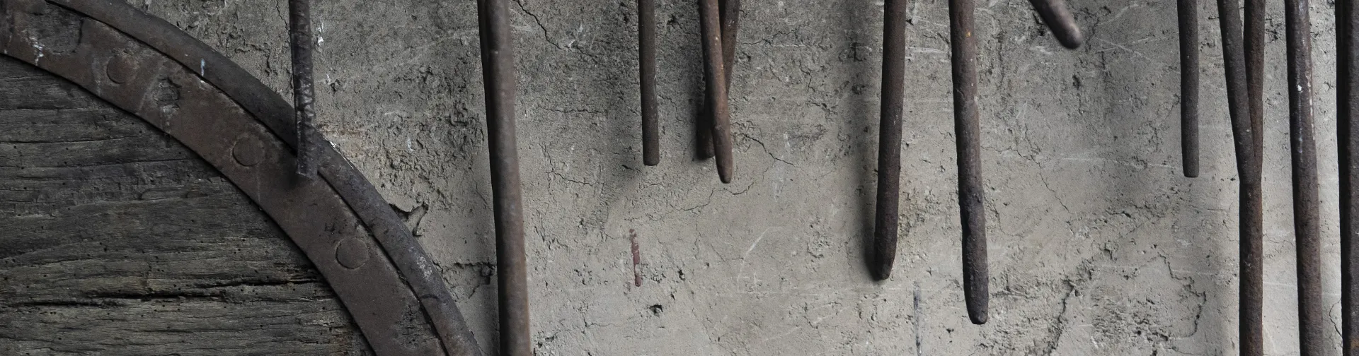 Detalle de herramientas de forja tradicional navarra.