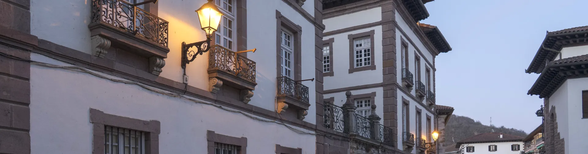 Palacio Arizkunenea de Elizondo visto de un lado.
