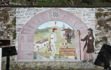 Mural pintado en piedra de Valcarlos representando el Camino de Santiago con un Bolante, un peregrino y paisaje pirenaico.