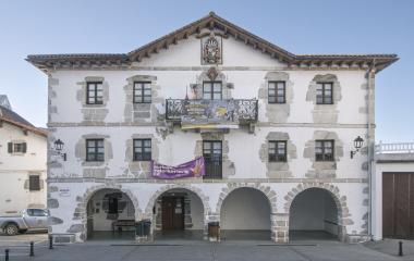 Fachada del ayuntamiento de Arantza.