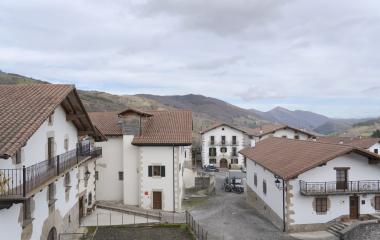Conjunto de casas tradicionales en Eratsun.